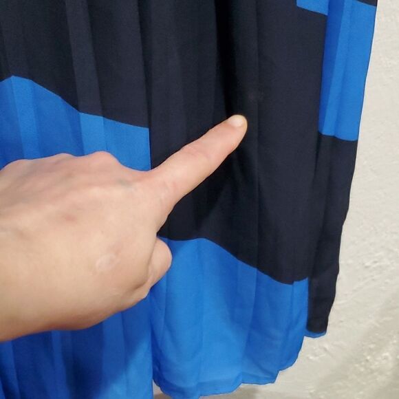 Banana Republic Pleated Chevron Midi Dress Size 6 - Picture 9 of 16